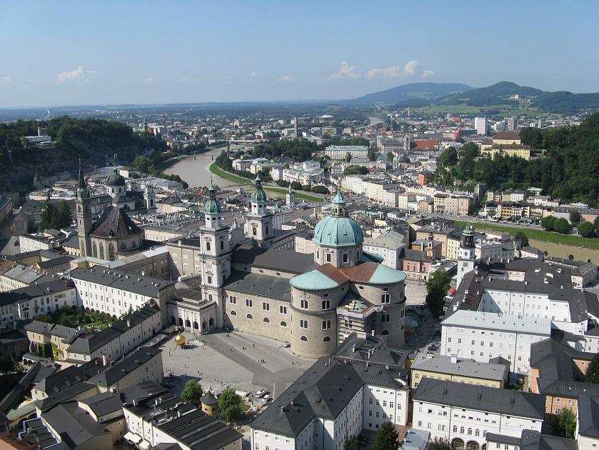 IMG_0816.JPG - Salzburg - w �rodku kadru Dom, czyli katedra