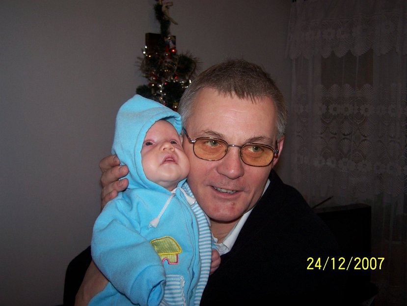 2007-12-24_0635.jpg - (2007-12-24) Z dziadkiem Tomkiem